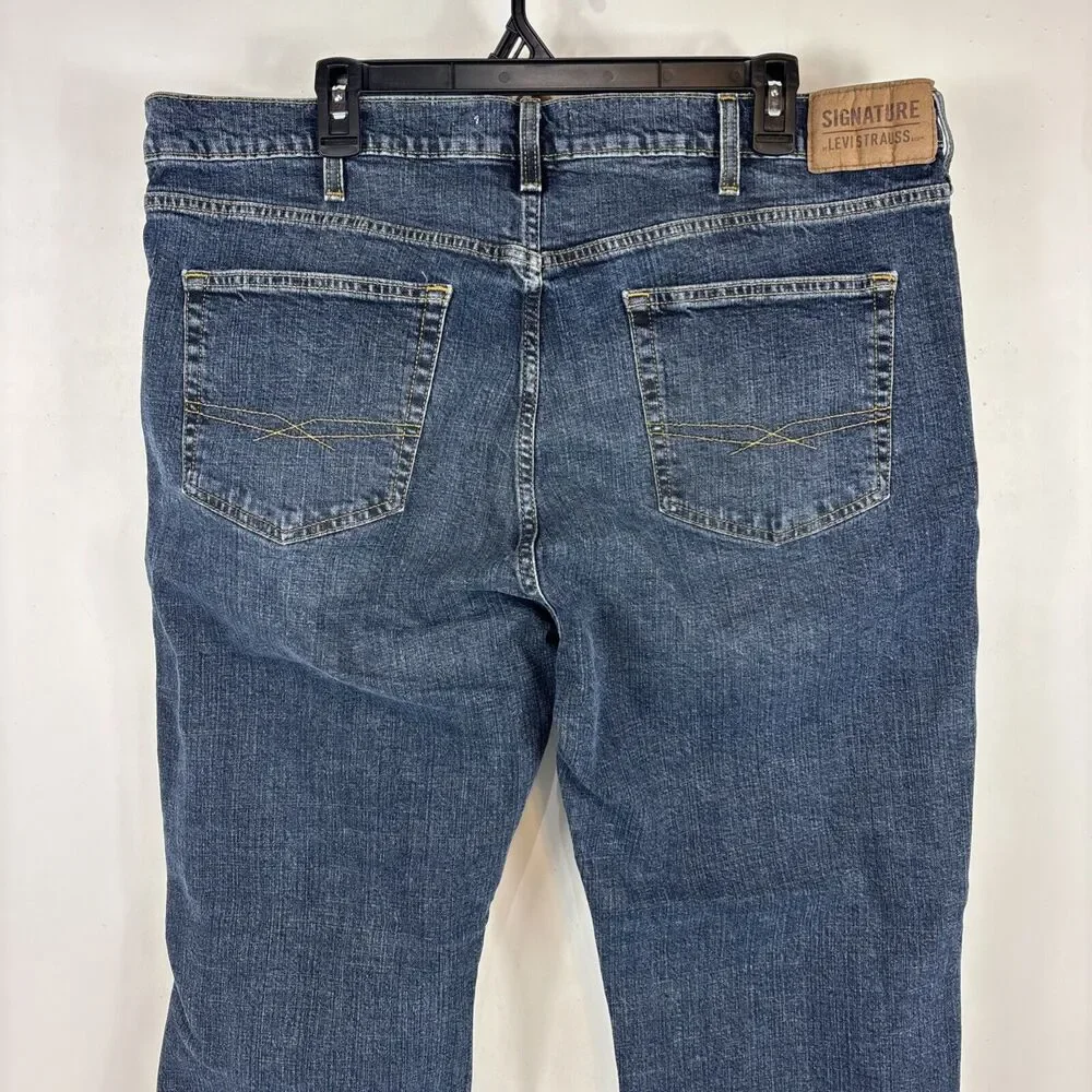Signature Levi Strauss Men's Bootcut Jeans Size 40x30‎ Medium Wash